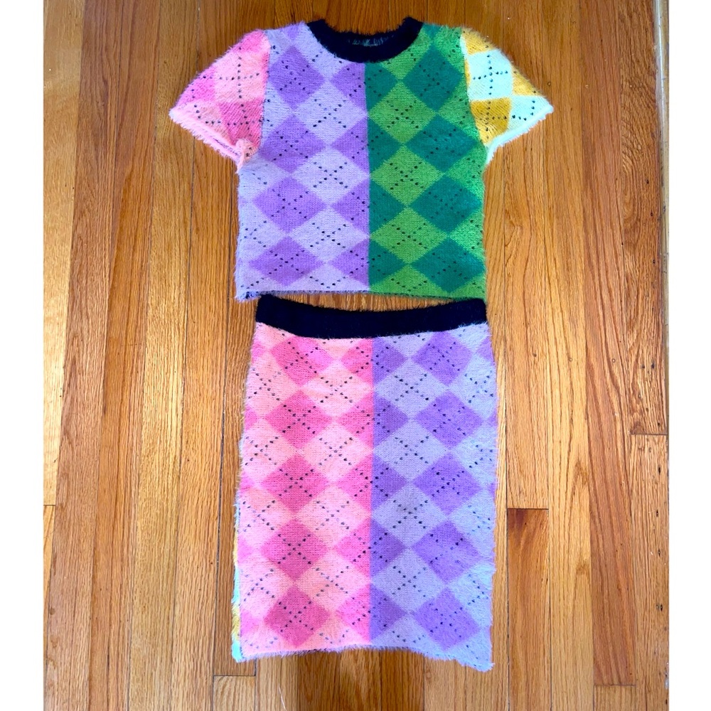 Fuzzy knit sweater skirt and crop set from Blanc
